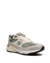 graue niedrige Sneakers von New Balance