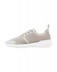 graue niedrige Sneakers von YOURTURN