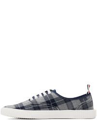 graue Segeltuch niedrige Sneakers mit Schottenmuster von Thom Browne