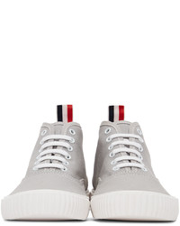 graue Segeltuch niedrige Sneakers von Thom Browne