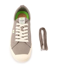 graue Segeltuch niedrige Sneakers von Cariuma