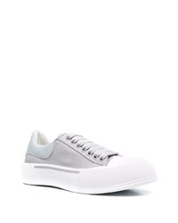 graue Segeltuch niedrige Sneakers von Alexander McQueen