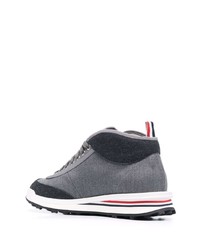 graue Segeltuch niedrige Sneakers von Thom Browne