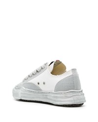 graue Segeltuch niedrige Sneakers von Maison Mihara Yasuhiro