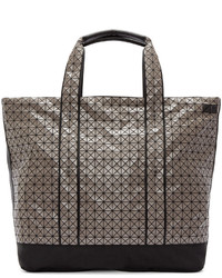 graue Segeltuch Reisetasche mit geometrischem Muster von Bao Bao Issey Miyake