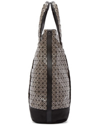graue Segeltuch Reisetasche mit geometrischem Muster von Bao Bao Issey Miyake