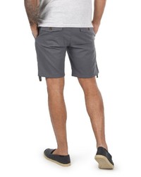 graue Shorts von INDICODE