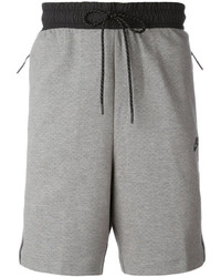 graue Shorts von Nike