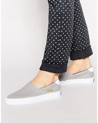 graue Slip-On Sneakers aus Segeltuch von adidas
