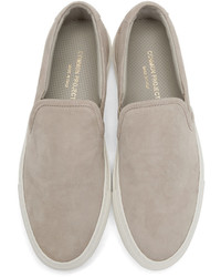 graue Slip-On Sneakers aus Wildleder von Common Projects