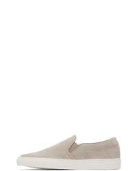 graue Slip-On Sneakers aus Wildleder von Common Projects