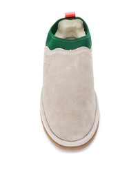 graue Slip-On Sneakers aus Wildleder von Suicoke