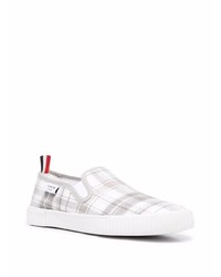 graue Slip-On Sneakers mit Schottenmuster von Thom Browne