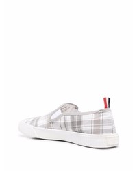 graue Slip-On Sneakers mit Schottenmuster von Thom Browne