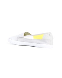 graue Slip-On Sneakers von Lacoste