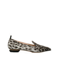 graue Slipper mit Leopardenmuster