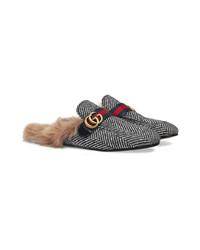 graue Slipper von Gucci