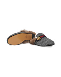 graue Slipper von Gucci