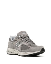 graue Sportschuhe von New Balance