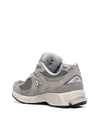 graue Sportschuhe von New Balance