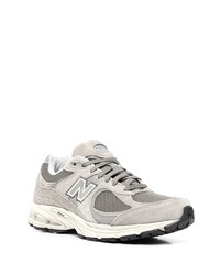 graue Sportschuhe von New Balance