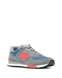 graue Sportschuhe von New Balance