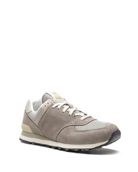 graue Sportschuhe von New Balance