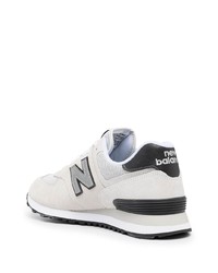 graue Sportschuhe von New Balance