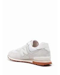 graue Sportschuhe von New Balance