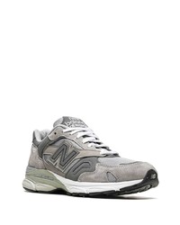 graue Sportschuhe von New Balance