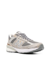 graue Sportschuhe von New Balance