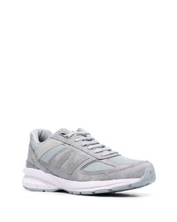 graue Sportschuhe von New Balance