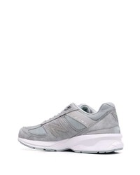 graue Sportschuhe von New Balance