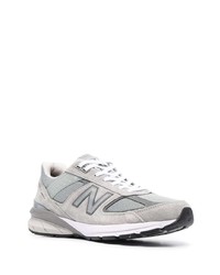 graue Sportschuhe von New Balance