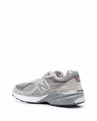 graue Sportschuhe von New Balance