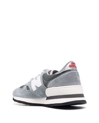 graue Sportschuhe von New Balance