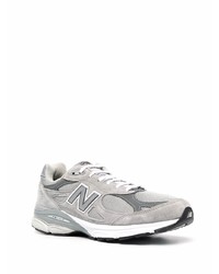 graue Sportschuhe von New Balance