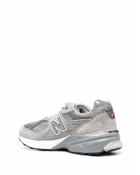 graue Sportschuhe von New Balance