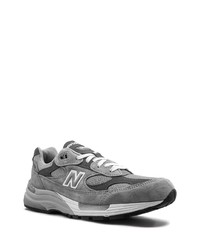 graue Sportschuhe von New Balance