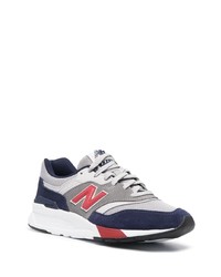 graue Sportschuhe von New Balance