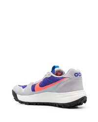 graue Sportschuhe von Nike