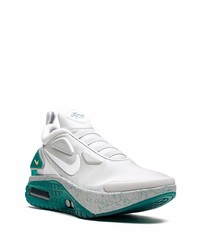 graue Sportschuhe von Nike