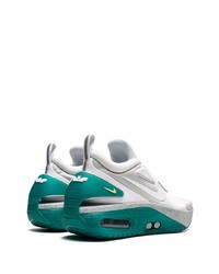 graue Sportschuhe von Nike