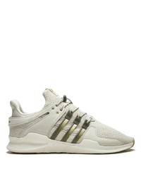 graue Sportschuhe von adidas