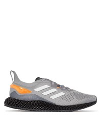 graue Sportschuhe von adidas