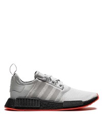 graue Sportschuhe von adidas