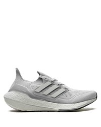 graue Sportschuhe von adidas