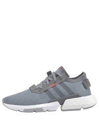 graue Sportschuhe von adidas Originals