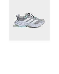 graue Sportschuhe von adidas Terrex