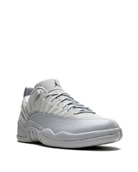 graue Sportschuhe von Jordan